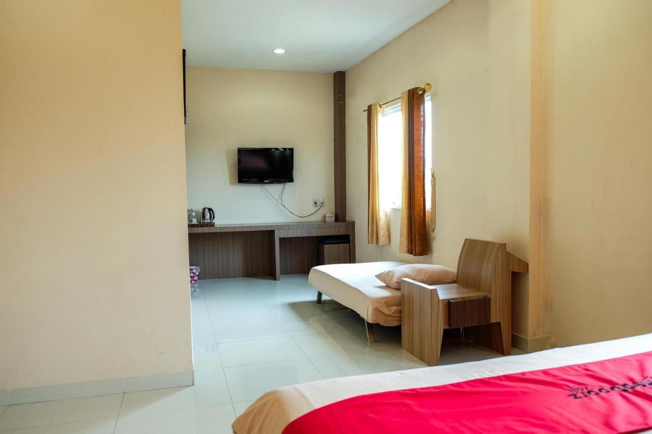 Reddoorz Plus Near Living World Pekanbaru Exterior foto